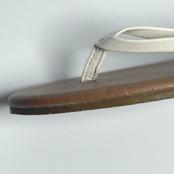 LC Lauren Conrad Honeywhite Womens Sandals White Cognac Flip Flops Size 8 NEW - Picture 4 of 6